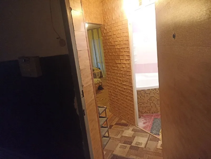 ‼️продажа квартиры‼️ 🏡продаётся 1-однокомнатная квартира г. донецк днр кировский район мкр-н текстильщик ✅этажность–7/9 жилого дома ✅общая площадь–30.8 м2 ✅жилая–18.5 м2 ✅кухня–5.2 м2 ✅узаконенная перепланировка, выполнен качественный ремонт ✅квартира продается со всей мебелью и бытовой техникой установлены новые пластиковые окна и балкон ✅надежная металлическая входная дверь санузел отделан современной керамической плиткой ✅установлена угловая ванна, современный умывальник с зеркалом и унитаз ✅стиральная машина остаётся ✅рядом амбулатория, детский садик, школа, супермаркеты, аптека, банк, почта, парковка ✅остановки общественного транспорта расположены в паре минут ходьбы 🔥собственник 💴цена: 3🍋200.000 рублей ☎️+7(949) 318-49-99 оксана недвижимость днр - фотография - 2