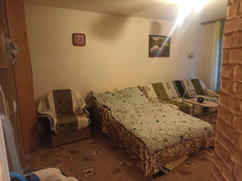 ‼️продажа квартиры‼️ 🏡продаётся 1-однокомнатная квартира г. донецк днр кировский район мкр-н текстильщик ✅этажность–7/9 жилого дома ✅общая площадь–30.8 м2 ✅жилая–18.5 м2 ✅кухня–5.2 м2 ✅узаконенная перепланировка, выполнен качественный ремонт ✅квартира продается со всей мебелью и бытовой техникой установлены новые пластиковые окна и балкон ✅надежная металлическая входная дверь санузел отделан современной керамической плиткой ✅установлена угловая ванна, современный умывальник с зеркалом и унитаз ✅стиральная машина остаётся ✅рядом амбулатория, детский садик, школа, супермаркеты, аптека, банк, почта, парковка ✅остановки общественного транспорта расположены в паре минут ходьбы 🔥собственник 💴цена: 3🍋200.000 рублей ☎️+7(949) 318-49-99 оксана недвижимость днр - фотография - 3