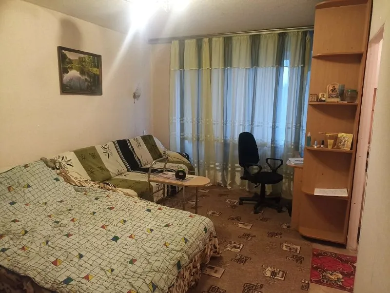 ‼️продажа квартиры‼️ 🏡продаётся 1-однокомнатная квартира г. донецк днр кировский район мкр-н текстильщик ✅этажность–7/9 жилого дома ✅общая площадь–30.8 м2 ✅жилая–18.5 м2 ✅кухня–5.2 м2 ✅узаконенная перепланировка, выполнен качественный ремонт ✅квартира продается со всей мебелью и бытовой техникой установлены новые пластиковые окна и балкон ✅надежная металлическая входная дверь санузел отделан современной керамической плиткой ✅установлена угловая ванна, современный умывальник с зеркалом и унитаз ✅стиральная машина остаётся ✅рядом амбулатория, детский садик, школа, супермаркеты, аптека, банк, почта, парковка ✅остановки общественного транспорта расположены в паре минут ходьбы 🔥собственник 💴цена: 3🍋200.000 рублей ☎️+7(949) 318-49-99 оксана недвижимость днр - фотография - 4