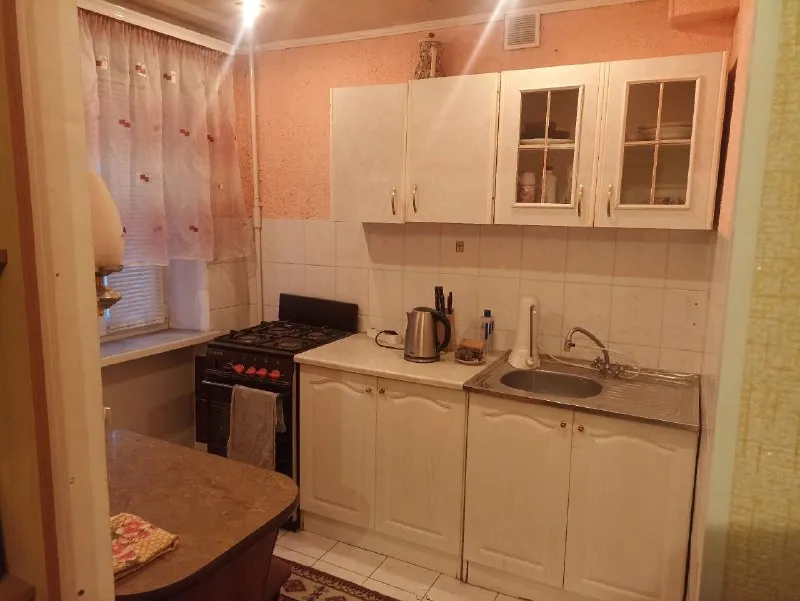 ‼️продажа квартиры‼️ 🏡продаётся 1-однокомнатная квартира г. донецк днр кировский район мкр-н текстильщик ✅этажность–7/9 жилого дома ✅общая площадь–30.8 м2 ✅жилая–18.5 м2 ✅кухня–5.2 м2 ✅узаконенная перепланировка, выполнен качественный ремонт ✅квартира продается со всей мебелью и бытовой техникой установлены новые пластиковые окна и балкон ✅надежная металлическая входная дверь санузел отделан современной керамической плиткой ✅установлена угловая ванна, современный умывальник с зеркалом и унитаз ✅стиральная машина остаётся ✅рядом амбулатория, детский садик, школа, супермаркеты, аптека, банк, почта, парковка ✅остановки общественного транспорта расположены в паре минут ходьбы 🔥собственник 💴цена: 3🍋200.000 рублей ☎️+7(949) 318-49-99 оксана недвижимость днр - фотография - 6