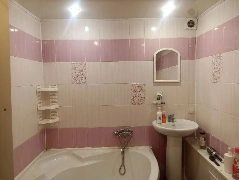 ‼️продажа квартиры‼️ 🏡продаётся 1-однокомнатная квартира г. донецк днр кировский район мкр-н текстильщик ✅этажность–7/9 жилого дома ✅общая площадь–30.8 м2 ✅жилая–18.5 м2 ✅кухня–5.2 м2 ✅узаконенная перепланировка, выполнен качественный ремонт ✅квартира продается со всей мебелью и бытовой техникой установлены новые пластиковые окна и балкон ✅надежная металлическая входная дверь санузел отделан современной керамической плиткой ✅установлена угловая ванна, современный умывальник с зеркалом и унитаз ✅стиральная машина остаётся ✅рядом амбулатория, детский садик, школа, супермаркеты, аптека, банк, почта, парковка ✅остановки общественного транспорта расположены в паре минут ходьбы 🔥собственник 💴цена: 3🍋200.000 рублей ☎️+7(949) 318-49-99 оксана недвижимость днр - фотография - 8