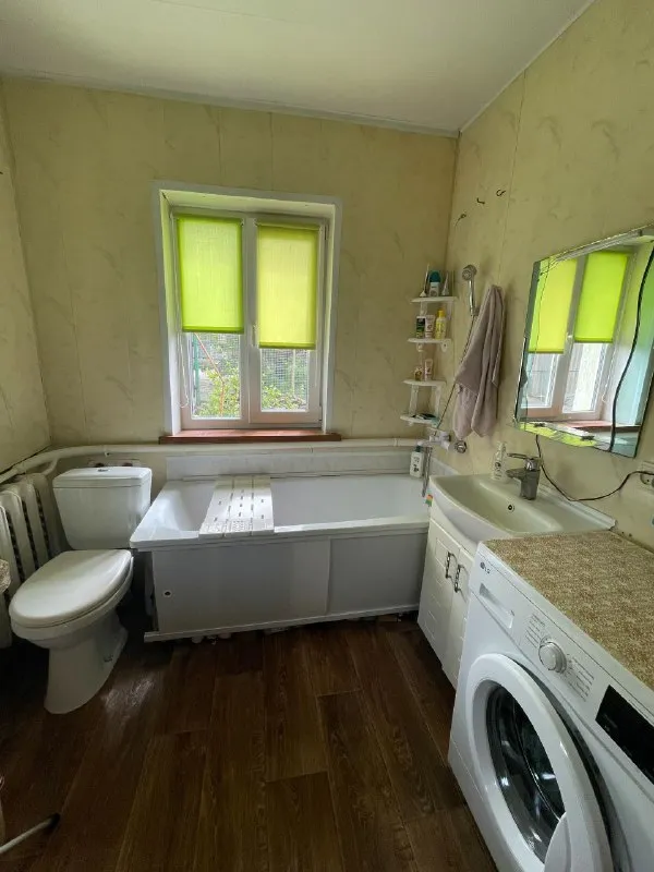 ‼️продажа дома‼️ 🏡продается газифицированный дом 🗺г. Харцызск днр ✅ориентир: трест, район 5 школы, магазин 🏡земельный участок–6 соток (приватизирован) ✅площадь дома–61 м2+ пристройка к дому–31 м2 ✅4 жилые комнаты, 2 гостинные, 2 спальни, кухня, прихожая, санузел ✅окна пластиковые, дом литой, утеплен, центральная канализация, водопровод, канализация - пластик ✅колодец двор - бетон гараж 🧾документы готовы 🔥собственник 💴цена: 7🍋400.000 рублей торг‼️ ☎️+7(949) 404-51-48 анастасия+ вацап; tелеграм 📨подписаться - фотография - 10