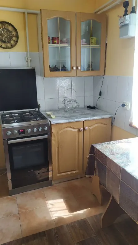 ‼️продажа дома‼️ 🏡продается газифицированный дом 🗺г. Харцызск днр ✅ориентир: трест, район 5 школы, магазин 🏡земельный участок–6 соток (приватизирован) ✅площадь дома–61 м2+ пристройка к дому–31 м2 ✅4 жилые комнаты, 2 гостинные, 2 спальни, кухня, прихожая, санузел ✅окна пластиковые, дом литой, утеплен, центральная канализация, водопровод, канализация - пластик ✅колодец двор - бетон гараж 🧾документы готовы 🔥собственник 💴цена: 7🍋400.000 рублей торг‼️ ☎️+7(949) 404-51-48 анастасия+ вацап; tелеграм 📨подписаться - фотография - 8