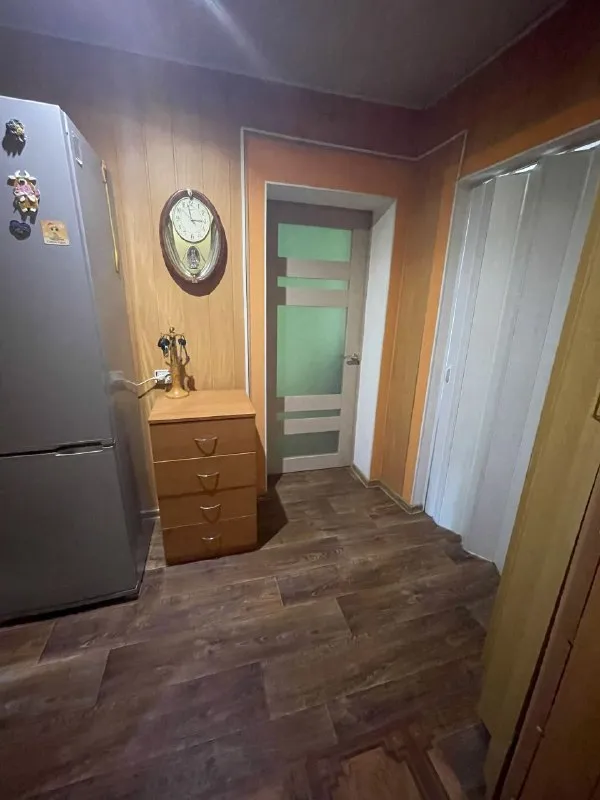 ‼️продажа дома‼️ 🏡продается газифицированный дом 🗺г. Харцызск днр ✅ориентир: трест, район 5 школы, магазин 🏡земельный участок–6 соток (приватизирован) ✅площадь дома–61 м2+ пристройка к дому–31 м2 ✅4 жилые комнаты, 2 гостинные, 2 спальни, кухня, прихожая, санузел ✅окна пластиковые, дом литой, утеплен, центральная канализация, водопровод, канализация - пластик ✅колодец двор - бетон гараж 🧾документы готовы 🔥собственник 💴цена: 7🍋400.000 рублей торг‼️ ☎️+7(949) 404-51-48 анастасия+ вацап; tелеграм 📨подписаться - фотография - 9