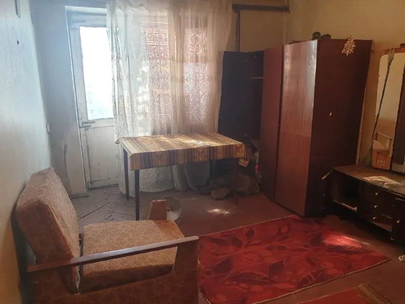 🔥🔥квартина 1 000 000🔥🔥 продам 1к. квартиру по улице джанкойская( конечная 41 автобуса, рынок) общая площадь квартиры 33м². жилая комната 18м² кухня-6м² есть балкон. 4этаж /4 этажного дома. крыша не течёт!! вода по графику. газовый счётчик, газовая колонка. 🎁.   1млн. руб.   🎁 +7(949) 36-77-907 ✅ваш агент:татьяна. - фотография - 4