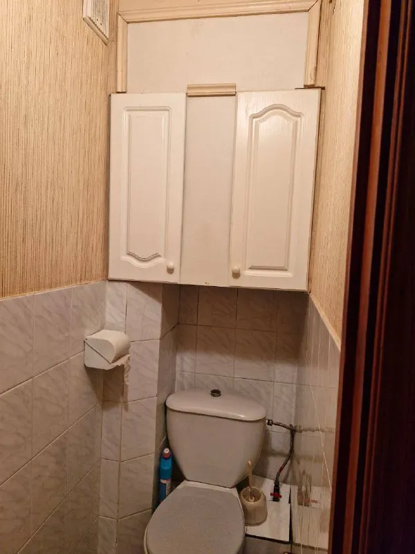 ‼️продажа! ул. артема! привокзальный‼️ продается 2ком квартира, этажность 9/9ти. площадь 48,2, жилая 30, кухня 7кв. м. большая застекленная лоджия. хорошее жилое состояние. двери и обналичка натуральное дерево, входная дверь металл, сделанная на заказ. все что в квартире остается. крыша новая. документы готовы! рядом садик, хорошая инфраструктура. цена 4,100,000р. +79493282386 ольга ан - фотография - 8