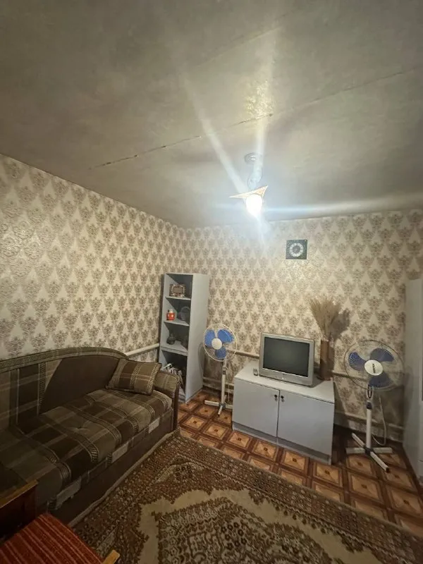 ‼️продажа дома‼️ продажа! дом, буденновский район, пересечение ул. талалихина и светлого пути. 60 кв метров, есть подвал сухой. дом газифицирован, вода есть по графику, канализация-яма. окна пластик, чистый и уютный дом. на участке есть флигель 30 кв метров. во флигеле есть кухня и санузел. очень удобно для семьи с престарелыми родителями. гараж! хозпостройки. прекрасный сад, множество плодовых деревьев, виноград( 7 видов), кустарники. документы готовы! собственник на сделке. цена 5,500,000р + возможен торг ! +79493282386 ольга ан - фотография - 10