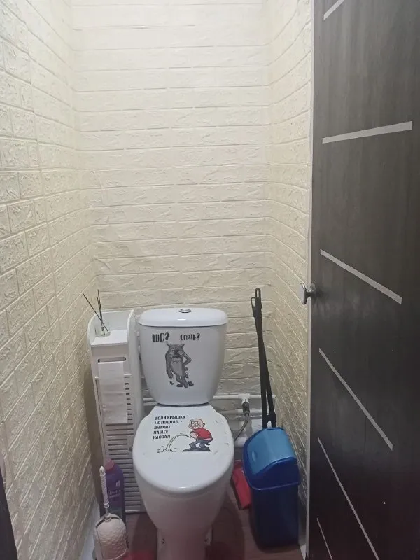 ‼️продажа квартиры‼️ 🏡продам 2-двухкомнатную квартиру от собственника г. донецк днр пролетарский район, ул. раздольная ✅общая площадь–50 м2 ✅этажность–4/5 жилого дома ✅квартира двух стороняя, не угловая, теплая ✅квартира жилая, с косметическим ремонтом, натяжные потолки во всех комнатах, окна металопластикые ✅имеются 2 большие, вместительные кладовки остаётся вся мебель и техника ✅рядом школа, поликлиника, детский сад, мфц, супермаркеты, транспортная развязка 🔥собственник 💴цена: 5🍋5 рублей ☎️+7(949) 318-03-51 недвижимость днр - фотография - 10