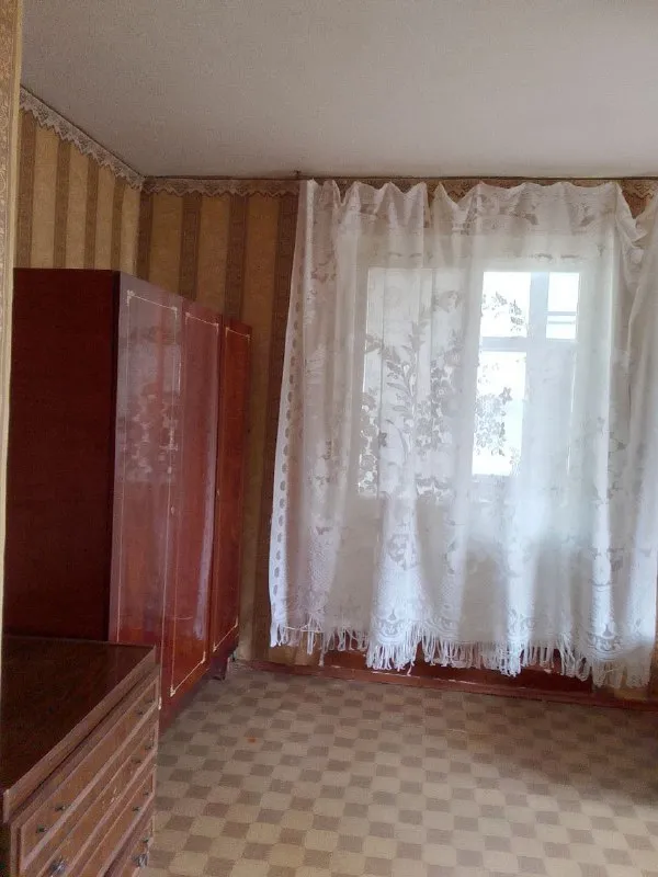 ‼️продажа квартиры‼️ 🏡продаётся 1-однокомнатная квартира г. харцызск днр верх черёмушек ул. а. чумака 50 а ✅этажность– 6/9 жилого дома ✅общая площадь–32.8 м2 ✅кухня–6.9 м2 ✅пластиковые окна, есть лоджия, кладовая, ванна и туалет совмещённый ✅квартира под ремонт прописанных и долгов нет 🧾документы готовы 🔥собственник 💴цена: 1🍋500.000 рублей ☎️ +7(949) 389-13-00 📨подписаться - фотография - 3