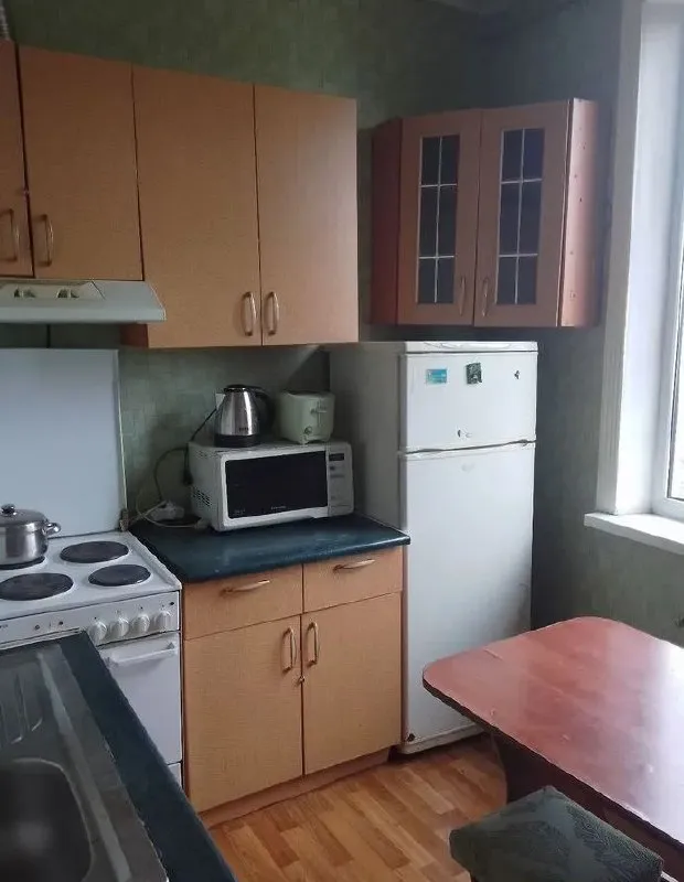 ‼️аренда квартиры‼️ 🔑аренда однокомнатной квартиры. 🌎город: донецк днр 🏙️район: киевский 📍ул часов-ярская, 33. ✅этажность–4/4 жилого дома. 💬сдается ком квартира по ул часов-ярская, 33. ✅в квартире 2 дивана, шкаф, стол, бойлер, ✅холодильник, чайник, стиральная машинка автомат, электроплита. ✅есть балкон. 🔥собственник. 💳цена: 18.000₽+коммунальные услуги. при заселении оплата за первый и последний месяц и залог 10 000 (возвращаем при выселении). ☎️подробности по тел; ☎️+89046729991 📲tg: марина 📨подписаться - фотография - 2