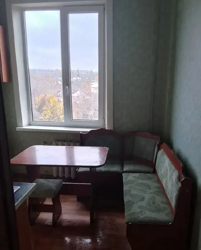 ‼️аренда квартиры‼️ 🔑аренда однокомнатной квартиры. 🌎город: донецк днр 🏙️район: киевский 📍ул часов-ярская, 33. ✅этажность–4/4 жилого дома. 💬сдается ком квартира по ул часов-ярская, 33. ✅в квартире 2 дивана, шкаф, стол, бойлер, ✅холодильник, чайник, стиральная машинка автомат, электроплита. ✅есть балкон. 🔥собственник. 💳цена: 18.000₽+коммунальные услуги. при заселении оплата за первый и последний месяц и залог 10 000 (возвращаем при выселении). ☎️подробности по тел; ☎️+89046729991 📲tg: марина 📨подписаться - фотография - 5