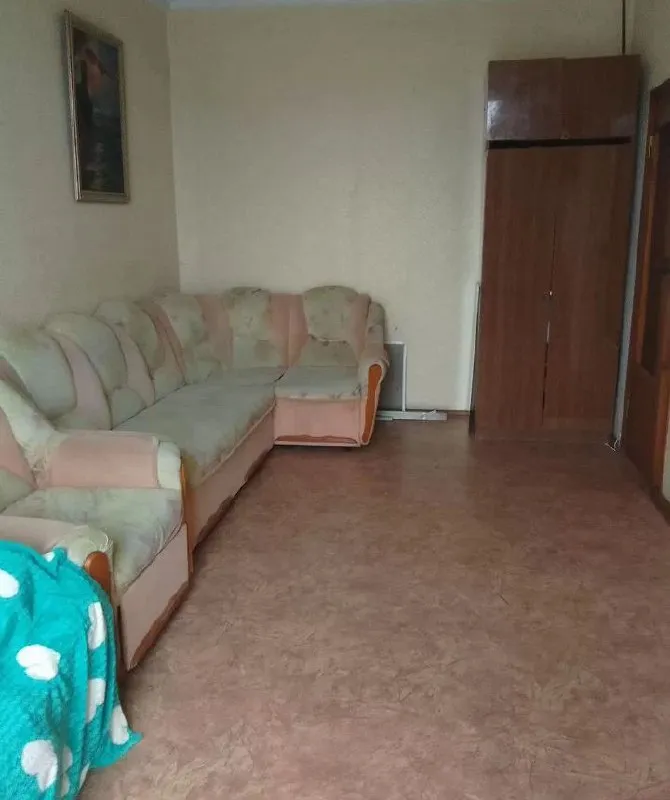 ‼️аренда квартиры‼️ 🔑аренда однокомнатной квартиры. 🌎город: донецк днр 🏙️район: киевский 📍ул часов-ярская, 33. ✅этажность–4/4 жилого дома. 💬сдается ком квартира по ул часов-ярская, 33. ✅в квартире 2 дивана, шкаф, стол, бойлер, ✅холодильник, чайник, стиральная машинка автомат, электроплита. ✅есть балкон. 🔥собственник. 💳цена: 18.000₽+коммунальные услуги. при заселении оплата за первый и последний месяц и залог 10 000 (возвращаем при выселении). ☎️подробности по тел; ☎️+89046729991 📲tg: марина 📨подписаться - фотография - 7