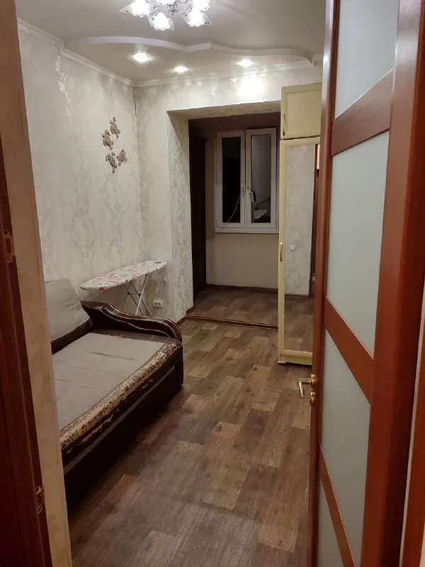 аренда 2х комнатной квартиры (комнаты раздельные) на ул. овнатаняна. 3/3х этажного, дом кирпичный. газовая колонка, стиральная машинка автомат, холодильник. рядом - поликлиника/пед. колледж/парк гулливер/торговый техникум/мед. колледж/дет. сады/школы/супер. маркеты/бары, рестораны и т. д. цена 27 000руб. + залог + комиссия. ан анна +7 949 470 04 83 (феникс), +7 949 796 89 69 (миранда). - фотография - 4