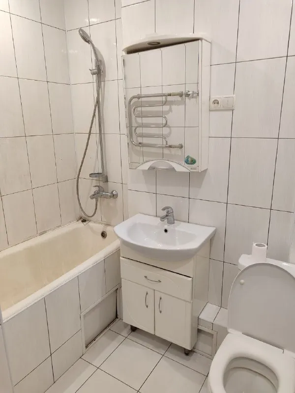 аренда 2х комнатной квартиры (комнаты раздельные) на ул. овнатаняна. 3/3х этажного, дом кирпичный. газовая колонка, стиральная машинка автомат, холодильник. рядом - поликлиника/пед. колледж/парк гулливер/торговый техникум/мед. колледж/дет. сады/школы/супер. маркеты/бары, рестораны и т. д. цена 27 000руб. + залог + комиссия. ан анна +7 949 470 04 83 (феникс), +7 949 796 89 69 (миранда). - фотография - 9