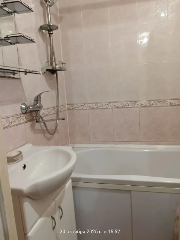 аренда 3х комнатной квартиры на щетинина. 2/9 этажного. состояние простое – но все необходимое в наличии. чисто и аккуратно. вода по графику. через дорогу с/м геркулес молоко, справа рынок щетинина, остановка транспорта рядом. цена 30 000руб. + залог + комиссия. ан анна +7 949 470 04 83 (феникс), +7 949 796 89 69 (миранда). - фотография - 8