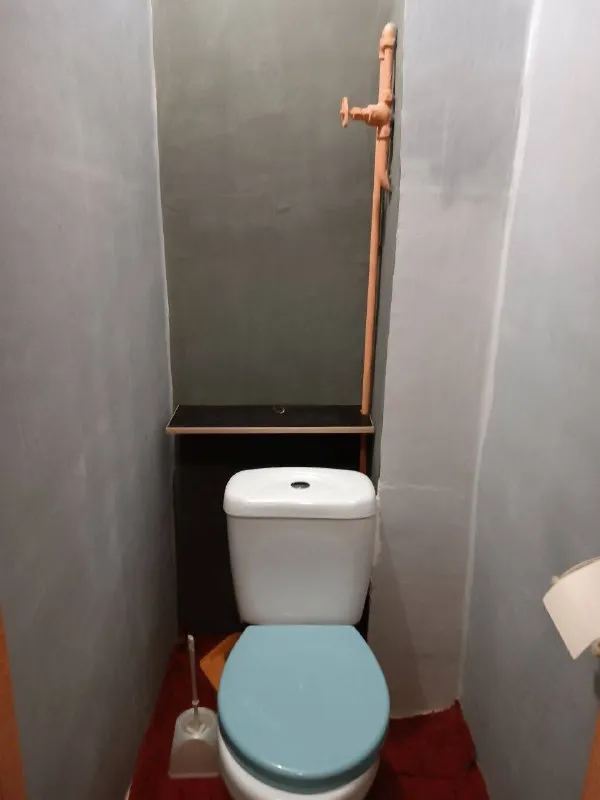 сдам 2 ком квартиру ворошиловский район площадь конституции 4 набережная 5/5 этаж вода доходит квартира самая обычная, простая все необходимое в квартире есть фотографии реальные 20 000₽ квартира+все коммунальные услуги +79494113097 алина @as_01vva telegram - фотография - 4