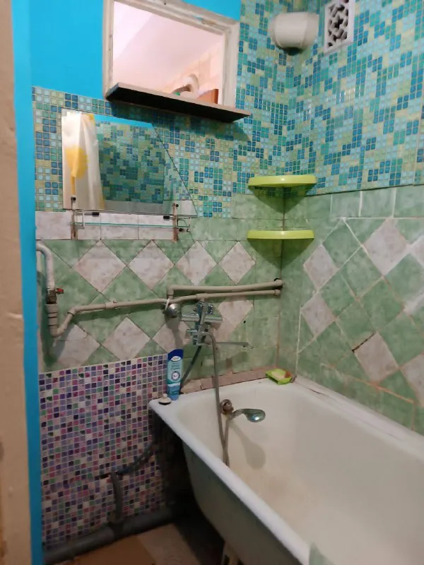 сдам 2 ком квартиру ворошиловский район площадь конституции 4 набережная 5/5 этаж вода доходит квартира самая обычная, простая все необходимое в квартире есть фотографии реальные 20 000₽ квартира+все коммунальные услуги +79494113097 алина @as_01vva telegram - фотография - 6