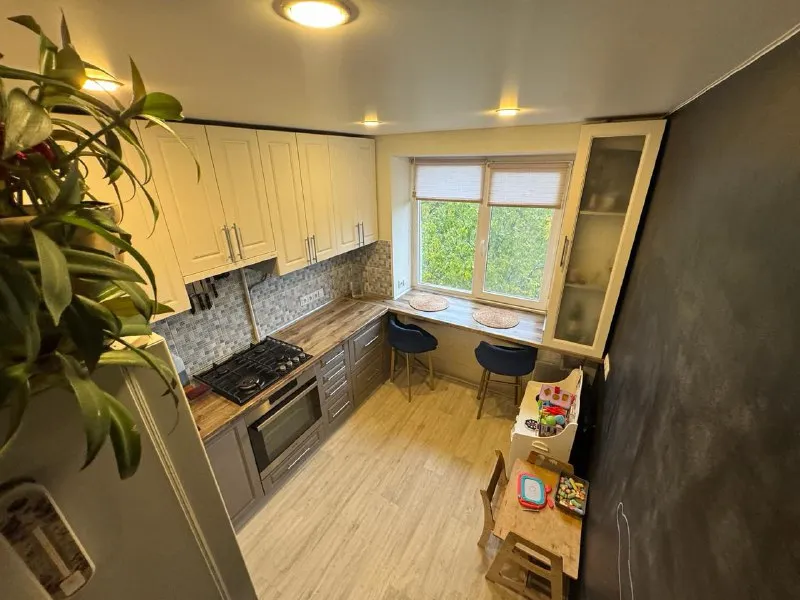 срочная продажа, уютной двухкомнатной квартира 🌇донецк, пересечение ул. университетской / пр. панфилова, ориентир универсам "украина"📍 📑документы готовы к сделке собственник в городе 📍отличное расположение ✅квартира после ремонта, отличное состояние ✅заменены все коммуникации ✅новая проводка, бойлер ✅6/9 этаж кирпичный дом - фотография - 6