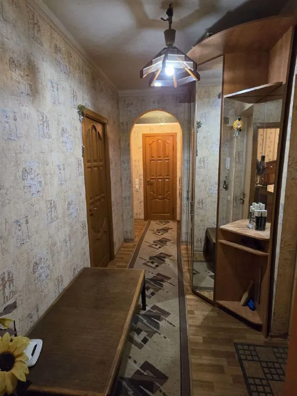 аренда двухкомнатной квартиры 🌇донецк, в микрорайоне широкий, ул. максима козыря📍 💦вода горячая и холодная ✅общей площадью 50 м2. ✅на 4 этаже 9-этажного дома. ✅в квартире выполнен свежий ремонт, она полностью готова к заселению. 👍здесь есть всё необходимое для комфортной жизни: бойлер 80л, кондиционер, холодильник, стиральная машина, два телевизора, пылесос, сушилка и другие бытовые приборы. ✅одно из преимуществ квартиры — прекрасный вид на природу. это идеальное место для тех, кто ценит комфорт, уют и спокойствие. 💰цена 40000 ₽ + залог+ комиссия агентства, оплата только по факту заселения 📲☎️+79493523316 подписаться | дать объявление - фотография - 2