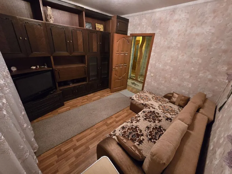 аренда двухкомнатной квартиры 🌇донецк, в микрорайоне широкий, ул. максима козыря📍 💦вода горячая и холодная ✅общей площадью 50 м2. ✅на 4 этаже 9-этажного дома. ✅в квартире выполнен свежий ремонт, она полностью готова к заселению. 👍здесь есть всё необходимое для комфортной жизни: бойлер 80л, кондиционер, холодильник, стиральная машина, два телевизора, пылесос, сушилка и другие бытовые приборы. ✅одно из преимуществ квартиры — прекрасный вид на природу. это идеальное место для тех, кто ценит комфорт, уют и спокойствие. 💰цена 40000 ₽ + залог+ комиссия агентства, оплата только по факту заселения 📲☎️+79493523316 подписаться | дать объявление - фотография - 6