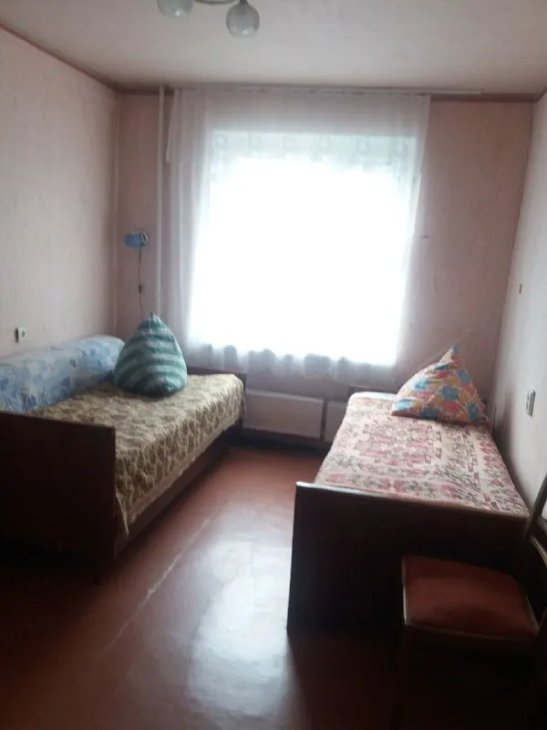 продам двухкомнатную квартиру 🌇в городе макеевка, мкрн калининский, д. 16📍 ✅площадь квартиры 48,4 📍рядом с домом: детская поликлиника, почта банк, детский развивающий центр, библиотека, продуктовый магазин, суши бар, пункт выдачи оzоn ✅в шаговой доступности садик, школа, супермаркет, магазины, остановка общественного транспорта. удобная транспортная развязка, до центра донецка 20 минут на машине. ❗️один собственник, документы готовы. никто не прописан. без обременений. 🎁мебель и техника остаются. кухня остаётся. 💰цена 3 650 000 ₽ 📲☎️+79304196269 альбина 📲☎️+79493328165 ирина подписаться | дать объявление - фотография - 3