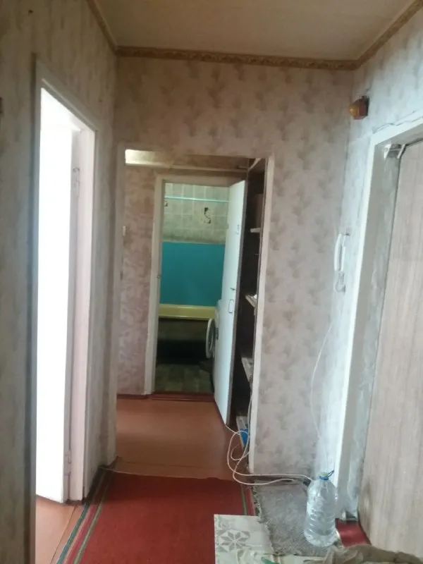 продам двухкомнатную квартиру 🌇в городе макеевка, мкрн калининский, д. 16📍 ✅площадь квартиры 48,4 📍рядом с домом: детская поликлиника, почта банк, детский развивающий центр, библиотека, продуктовый магазин, суши бар, пункт выдачи оzоn ✅в шаговой доступности садик, школа, супермаркет, магазины, остановка общественного транспорта. удобная транспортная развязка, до центра донецка 20 минут на машине. ❗️один собственник, документы готовы. никто не прописан. без обременений. 🎁мебель и техника остаются. кухня остаётся. 💰цена 3 650 000 ₽ 📲☎️+79304196269 альбина 📲☎️+79493328165 ирина подписаться | дать объявление - фотография - 4