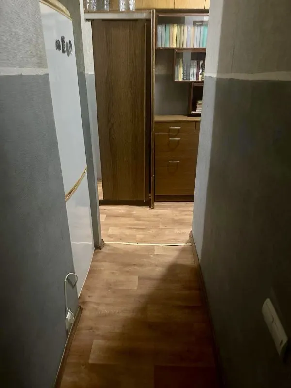 ‼️продажа квартиры‼️ 🏡продажа 2 комн ленинский район ориентир «радуга»/ б-ца 6 донецк‼️🏠 ✅продам квартиру с раздельными комнатами общей s - 44,8 m2 ✅жилая - 25,1 m2 ✅кухня - 6 m2 ✅санузел совмещен, мпокна, ✅этажность–1/5 жилого дома решетки. не угловая. 💴цена: 4🍋100 000₽. ☎️☎️☎️ +79494194208 ан 📨подписаться - фотография - 5