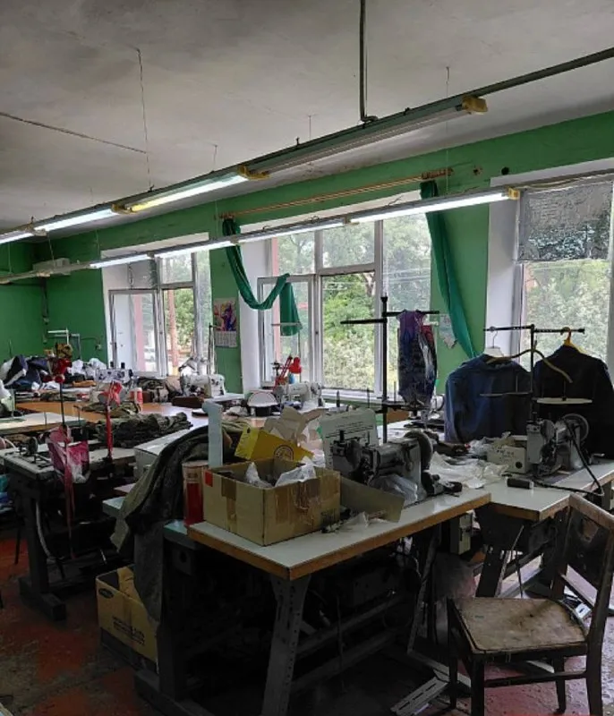 продам коммерческое помещение свободного назначения — 380м² 📍 отличное расположение — макеевка, помещение находится на проезжей части, с удобным подъездом, парковкой и хорошей транспортной развязкой. ✅ площадь: 380 м², индивидуальное отопление, накопительный бак. ✅ назначение: свободное — идеально под склад, производство и другие виды деятельности ✅ документы готовы к продаже 💼 возможна быстрая сделка. цена 15 000 000₽ торг. 📞 по всем вопросам — звоните +7 (949) 888-21-76. - фотография - 5