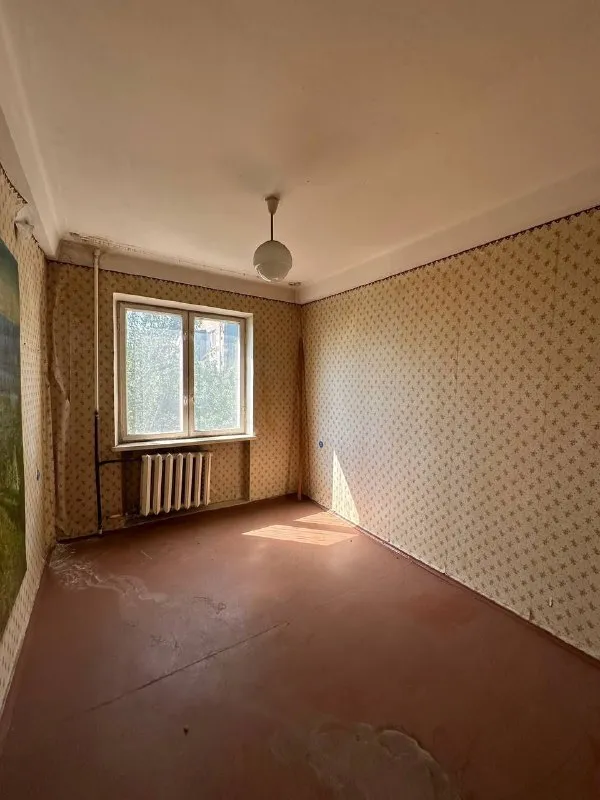 ‼️продажа квартиры‼️ 🏡продажа от собственника 4-четырехкомнатная квартира г. харцызск днр пгт. горное ✅этажность–4/5 жилого дома ✅общая площадь–67 м2 ✅с/у раздельный ✅есть балкон и кладовая ✅в шаговой доступности школа, садик, магазины, аптека ✅выполнен фасадный ремонт дома ✅квартира под ремонт 🔥собственник 💴цена: 2🍋300.000 рублей 📲за более подробной информацией обращаться по телефону; ☎️+7(949) 430-29-17 📨подписаться - фотография - 4