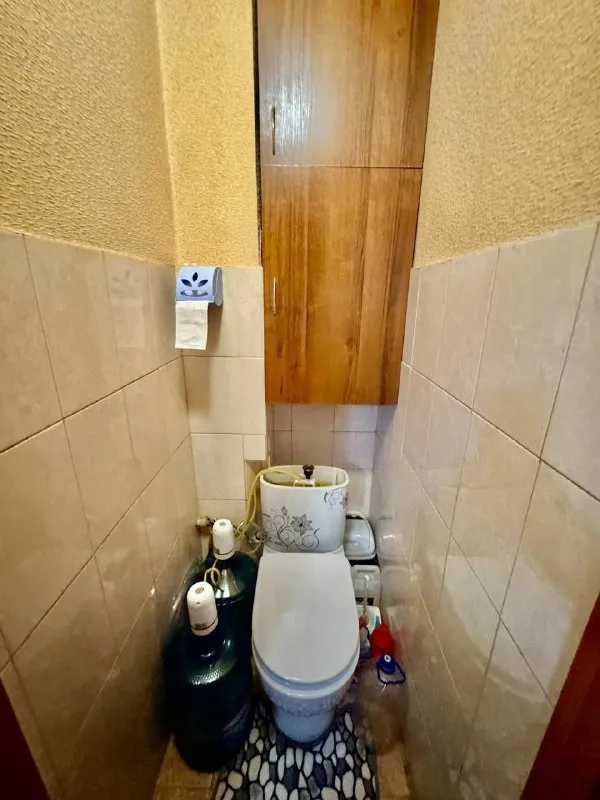 срочная продажа! двухкомнатной квартиры снижение стоимости❗️ 🌇ворошиловский районеэ донецка, по ул. шекспира 📍 👍заменены все коммуникации, электропродка, м/п окна, огромный застекленный пластиковый балкон, 2 сплит системы. ✅общая площадь 43 кв. м. кухня 7 кв. м. этаж 5/5. 📍район расположения квартиры - это прекрасное место для отдыха, пикника, рыбалки, рядом роща. парковочное место под окнами. 💦вода по графику! доходит!   💰стоимость 4 200 000 рублей. 📲☎️+79493375397 с уважением вероника ан «21век» подписаться | дать объявление - фотография - 9