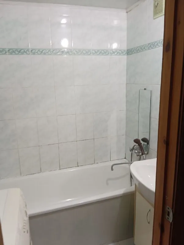 сдается 2-комнатная квартира 🌇донецк, на нижней гладковке, ул. савченко, киевский район. 📍 ✅развитая инфраструктура ✅отличная транспортная доступность 👍полностью меблирована и оборудована всей необходимой бытовой техникой 💦вода подается по графику с хорошим напором ✅можно установить накопительный бак ✅квартира утеплена снаружи ✅этаж 8/9 этажного дома ✅интернет wifi 💰цена 40000 ₽ +залог +комиссия агентства. оплата после заселения и подписания договора. без предоплат и посещения офиса 📲☎️+79493523316 подписаться | дать объявление - фотография - 10