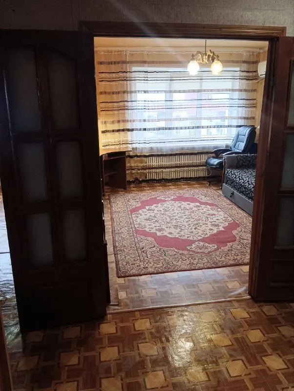 сдается 2-комнатная квартира 🌇донецк, на нижней гладковке, ул. савченко, киевский район. 📍 ✅развитая инфраструктура ✅отличная транспортная доступность 👍полностью меблирована и оборудована всей необходимой бытовой техникой 💦вода подается по графику с хорошим напором ✅можно установить накопительный бак ✅квартира утеплена снаружи ✅этаж 8/9 этажного дома ✅интернет wifi 💰цена 40000 ₽ +залог +комиссия агентства. оплата после заселения и подписания договора. без предоплат и посещения офиса 📲☎️+79493523316 подписаться | дать объявление - фотография - 2