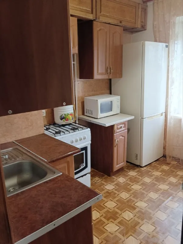 сдается 2-комнатная квартира 🌇донецк, на нижней гладковке, ул. савченко, киевский район. 📍 ✅развитая инфраструктура ✅отличная транспортная доступность 👍полностью меблирована и оборудована всей необходимой бытовой техникой 💦вода подается по графику с хорошим напором ✅можно установить накопительный бак ✅квартира утеплена снаружи ✅этаж 8/9 этажного дома ✅интернет wifi 💰цена 40000 ₽ +залог +комиссия агентства. оплата после заселения и подписания договора. без предоплат и посещения офиса 📲☎️+79493523316 подписаться | дать объявление - фотография - 6