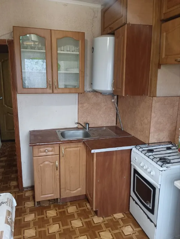 сдается 2-комнатная квартира 🌇донецк, на нижней гладковке, ул. савченко, киевский район. 📍 ✅развитая инфраструктура ✅отличная транспортная доступность 👍полностью меблирована и оборудована всей необходимой бытовой техникой 💦вода подается по графику с хорошим напором ✅можно установить накопительный бак ✅квартира утеплена снаружи ✅этаж 8/9 этажного дома ✅интернет wifi 💰цена 40000 ₽ +залог +комиссия агентства. оплата после заселения и подписания договора. без предоплат и посещения офиса 📲☎️+79493523316 подписаться | дать объявление - фотография - 7