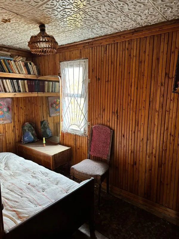 ‼️продажа дома‼️ 🏡продам двухэтажный дом с землей в дачном кооперативе абакумовец г. донецк днр р-н ш-ты абакумова ✅состояние жилое отопление печное, свет есть всегда, вода поступает в дом из резервуаров, расположенных на террасе 2го этажа дома, которые наполняются насосом из колодца ✅имеется мини сауна с парилкой и душевой от буржуйки во дворе два сарая и душ 🔥собственник 💴цена: 1🍋3 рублей ☎️+7(949) 382-92-27, вотсап ☎️+7(961) 282-88-72 николай 📨подписаться - фотография - 8