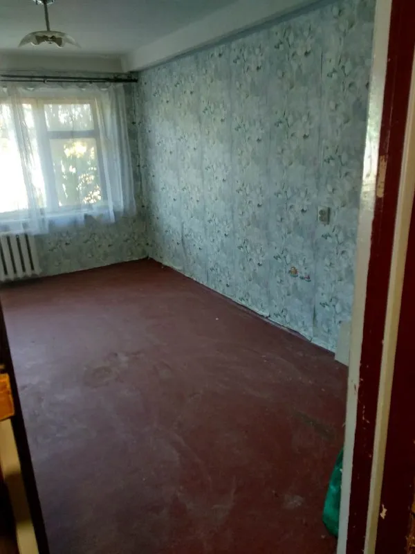 ‼️продажа квартиры‼️ 🏡продажа 3-трёхкомнатной квартиры г. харцызск днр мкр-н юбилейный, д.1 ✅1-й этаж ✅площадь квартиры–53.4 м2 ✅квартира не угловая, комнаты раздельные (зал проходной), сан узел совмещен, счетчик вода, электричество (электропечь), в доме счетчик на отопление, вода по графику ✅квартира под ремонт в шаговой доступности магазины, тц, школа, детские сады. 🧾документы рф готовы 🔥собственник 💴цена: 3🍋650 рублей торг‼️ ☎️+7(949) 333-86-18 📨подписаться - фотография - 5