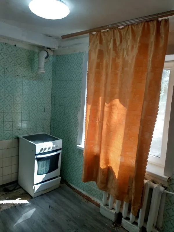 ‼️продажа квартиры‼️ 🏡продажа 3-трёхкомнатной квартиры г. харцызск днр мкр-н юбилейный, д.1 ✅1-й этаж ✅площадь квартиры–53.4 м2 ✅квартира не угловая, комнаты раздельные (зал проходной), сан узел совмещен, счетчик вода, электричество (электропечь), в доме счетчик на отопление, вода по графику ✅квартира под ремонт в шаговой доступности магазины, тц, школа, детские сады. 🧾документы рф готовы 🔥собственник 💴цена: 3🍋650 рублей торг‼️ ☎️+7(949) 333-86-18 📨подписаться - фотография - 9