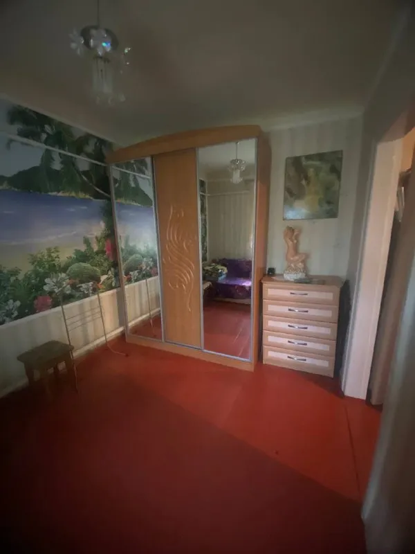 🏡сдам дом на долгосрочную аренду (от 6 месяцев). г. донецк днр, киевский район, ветка. ✅отдельно стоящий дом в жилом состоянии, 4 комнаты, свой двор, газовое отопление, вода по графику, стиральная машина, кондиционер, холодильник, телевизор, ванна и туалет в доме. цена: 35000 р + коммунальные. оплата при заселении первый месяц + залог, без комиссии. просмотр возможен раньше. ☎️номер: +79383152549 📞связь в телеграм @vlad1sloove 📨подписаться - фотография - 3