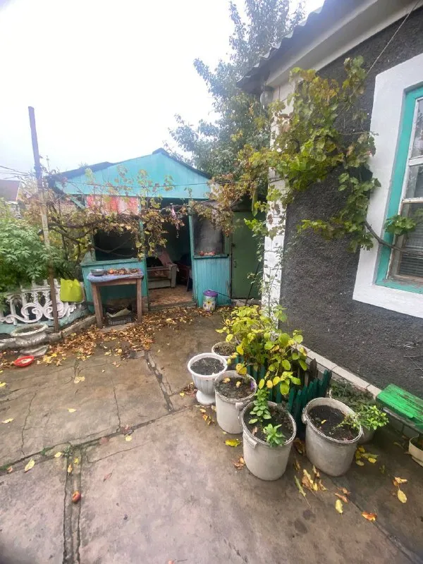 🏡сдам дом на долгосрочную аренду (от 6 месяцев). г. донецк днр, киевский район, ветка. ✅отдельно стоящий дом в жилом состоянии, 4 комнаты, свой двор, газовое отопление, вода по графику, стиральная машина, кондиционер, холодильник, телевизор, ванна и туалет в доме. цена: 35000 р + коммунальные. оплата при заселении первый месяц + залог, без комиссии. просмотр возможен раньше. ☎️номер: +79383152549 📞связь в телеграм @vlad1sloove 📨подписаться - фотография - 7