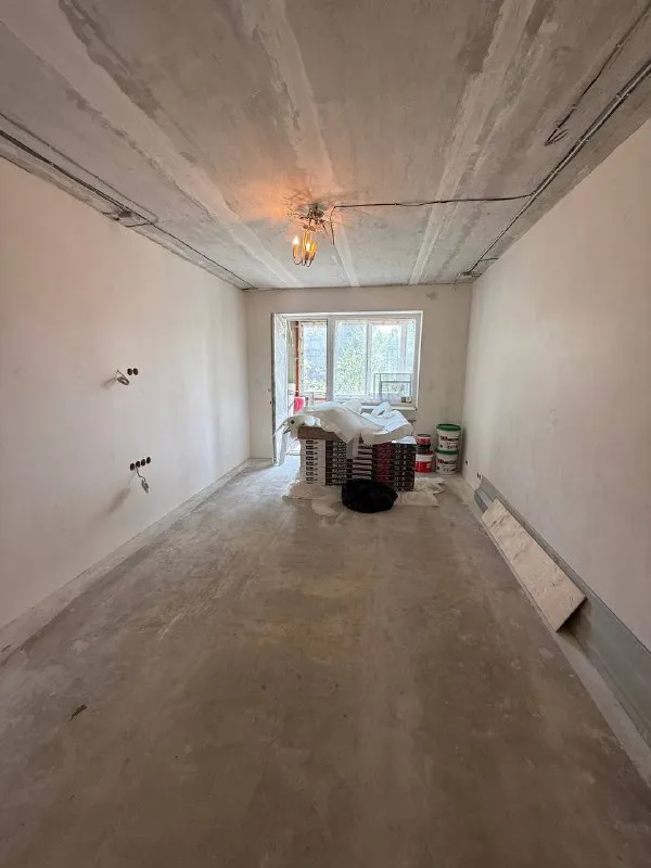 продам двухкомнатную квартиру 🌇донецк, "донецк-сити", ул. щорса 85📍 ✅2/5 этаж. спецпроект, полногабаритная, не угловая, 50 м. кв. ✅готовность ремонта 90% white box + частично уже уложены отделочные материалы + вся плитка и ламинат в наличии в квартире ✅подробное описание есть, пишите всё отправлю ❗️ ✅по проекту предусмотрена кухня-гостиная в виде студии, отдельная спальня с обустроенным балконом, гардеробная, санузел. ✅дом очень теплый. в квартире выполнен высококачественный ремонт с применением новых технологий и передовых стандартов! 💰цена 6 000 000 ₽ 📲☎️+7 977 9198704 анна либо пишите в лс @isakovaanna1992 - фотография - 3