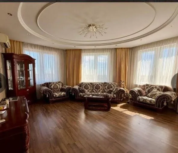 впервые сдается vip видовая трёхкомнатная квартира 🌇донецк, новострой диск проспект ильича, молоко, калининский район📍 💦вода горячая и холодная 24/7 ✅богатая инфраструктура - мединститут, больница калинина, молоко, манна т д ✅консьерж, закрытая территория, дет площадка, паркинг, скоростные лифты, круглосуточно видео наблюдение ✅собственная котельная ✅2 санузла - фотография - 2