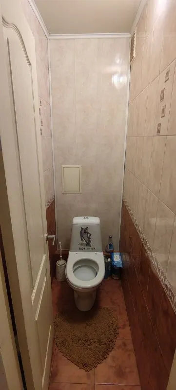 продам 3х комнатную квартиру продается от собственника ❗️ 🌇донецк, в киевском районе (пр. партизанский). 📍 ✅на 2 этаже пятиэтажного дома ✅рядом с домом есть школа, детский сад, супермаркет и автобусная остановка. ✅общая площадь 61.8 кв. м. все комнаты раздельные, имеется лоджия и балкон. 🎁в квартире остаётся вся мебель (диван и два кресла по договоренности). 💦вода идет по графику. 🚫прописанных нет. 💰стоимость: 6 000 000 тыс. руб. 📲☎️89281856016 (телеграмм, ватсап) агенства недвижимости просьба не беспокоить. подписаться | дать объявление - фотография - 10