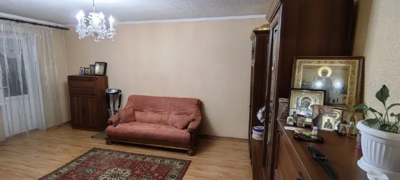 продам 3х комнатную квартиру продается от собственника ❗️ 🌇донецк, в киевском районе (пр. партизанский). 📍 ✅на 2 этаже пятиэтажного дома ✅рядом с домом есть школа, детский сад, супермаркет и автобусная остановка. ✅общая площадь 61.8 кв. м. все комнаты раздельные, имеется лоджия и балкон. 🎁в квартире остаётся вся мебель (диван и два кресла по договоренности). 💦вода идет по графику. 🚫прописанных нет. 💰стоимость: 6 000 000 тыс. руб. 📲☎️89281856016 (телеграмм, ватсап) агенства недвижимости просьба не беспокоить. подписаться | дать объявление - фотография - 4