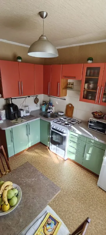 продам 3х комнатную квартиру продается от собственника ❗️ 🌇донецк, в киевском районе (пр. партизанский). 📍 ✅на 2 этаже пятиэтажного дома ✅рядом с домом есть школа, детский сад, супермаркет и автобусная остановка. ✅общая площадь 61.8 кв. м. все комнаты раздельные, имеется лоджия и балкон. 🎁в квартире остаётся вся мебель (диван и два кресла по договоренности). 💦вода идет по графику. 🚫прописанных нет. 💰стоимость: 6 000 000 тыс. руб. 📲☎️89281856016 (телеграмм, ватсап) агенства недвижимости просьба не беспокоить. подписаться | дать объявление - фотография - 8