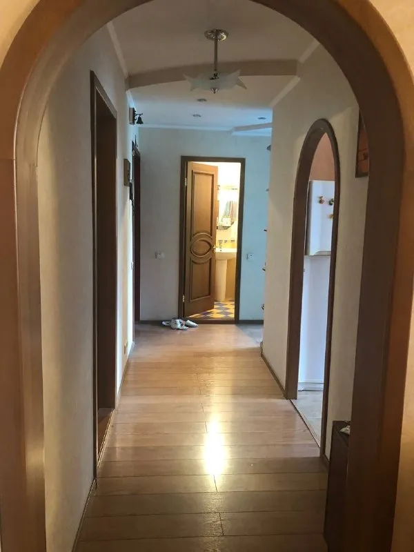 ‼️продажа квартиры‼️ 🏡продам 4-четырехкомнатную квартиру г. донецк днр куйбышевский р-н, ул куйбышева 209, мкр-н магистральный, рядом галактика и школа 51 ✅в квартире сделан качественный ремонт ✅мебель частично остается вода во время подачи идет 🔥собственник 💴цена: 8🍋3 рублей 📲подробности по тел; ☎️+7(949) 385-93-57 сергей 📨подписаться - фотография - 2