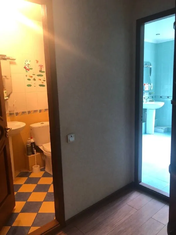 ‼️продажа квартиры‼️ 🏡продам 4-четырехкомнатную квартиру г. донецк днр куйбышевский р-н, ул куйбышева 209, мкр-н магистральный, рядом галактика и школа 51 ✅в квартире сделан качественный ремонт ✅мебель частично остается вода во время подачи идет 🔥собственник 💴цена: 8🍋3 рублей 📲подробности по тел; ☎️+7(949) 385-93-57 сергей 📨подписаться - фотография - 8