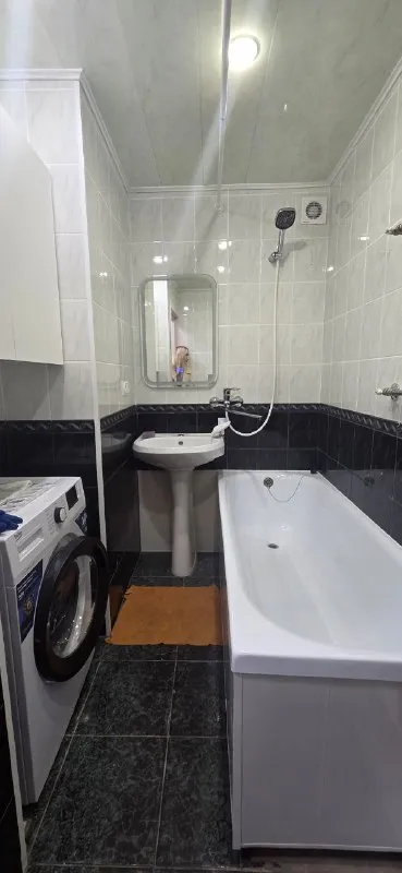 сдам двухкомнатную квартиру квартира сдается долгосрочно 🌇калининский район, район рынка, ул. 50-й гвардейской дивизии. 📍 ✅в кватрире выполнен ремон, вся современная мебель, быттехника, накопительная система воды, бак 500 л ✅отличная транспортная развязка, в шаговой доступности рынок, магазины, школа, аптеки. ❗️на длительный срок, исключительно семейной паре, можно с детьми, без животных. 💰стоимость 40000 р. /месяц, дополнительно оплачиваются коммунальные платежи. 📲☎️+79493837193 виктория ан 📲☎️+79384613180 (телеграмм, вотсап) подписаться | дать объявление - фотография - 6