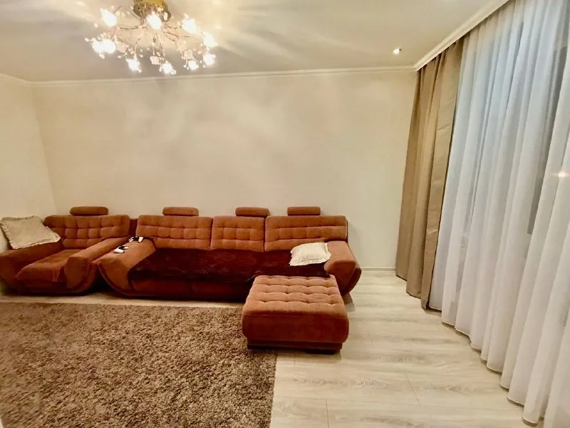 сдается чистая, светлая двухкомнатная квартира с раздельными комнатами в буденновском районе (микрорайон донской)квартира оснащена всем необходимым для проживания:мебель, кондиционер, холодильник, стиральная машина, накопительный и водонагревательный бак есть. будет сдана только чистоплотным людям без животных. оплата за первый и последний месяц, стоимость 45.000₽ помесячно (коммунальные учтены уже в оплату) не агентство +79493264324 екатерина - фотография - 4