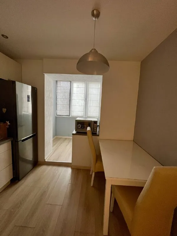 сдается чистая, светлая двухкомнатная квартира с раздельными комнатами в буденновском районе (микрорайон донской)квартира оснащена всем необходимым для проживания:мебель, кондиционер, холодильник, стиральная машина, накопительный и водонагревательный бак есть. будет сдана только чистоплотным людям без животных. оплата за первый и последний месяц, стоимость 45.000₽ помесячно (коммунальные учтены уже в оплату) не агентство +79493264324 екатерина - фотография - 5