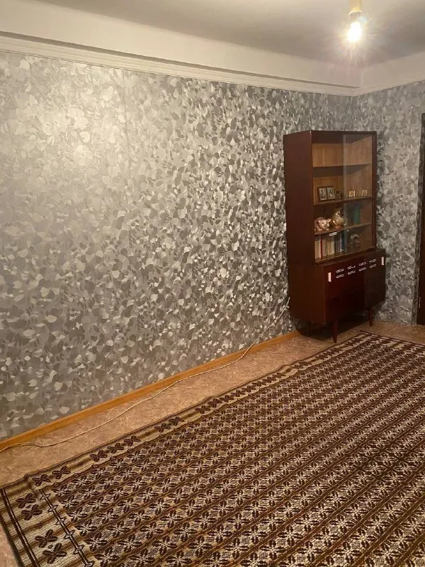 ‼️‼️‼️аренда комн. квартира г. донецк днр буденновский ваз‼️‼️‼️ 🏡сдам квартиру с частичной мебелью, сроком от 3-6 месяцев семьям с детьми, мужчины итр. ✅вода в квартире согласно графика, бойлер. ‼️без холодильника. спальные места- кровати. 💴цена: 22 000₽ + комуслуги. ☎️☎️☎️ +79494194208 📨подписаться - фотография - 2